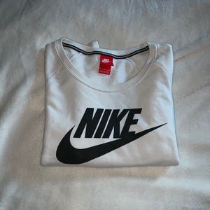 Nike Sweaters - Nike crew neck sweatshirt Nike Sweaters - Nike crew neck sweatshirt